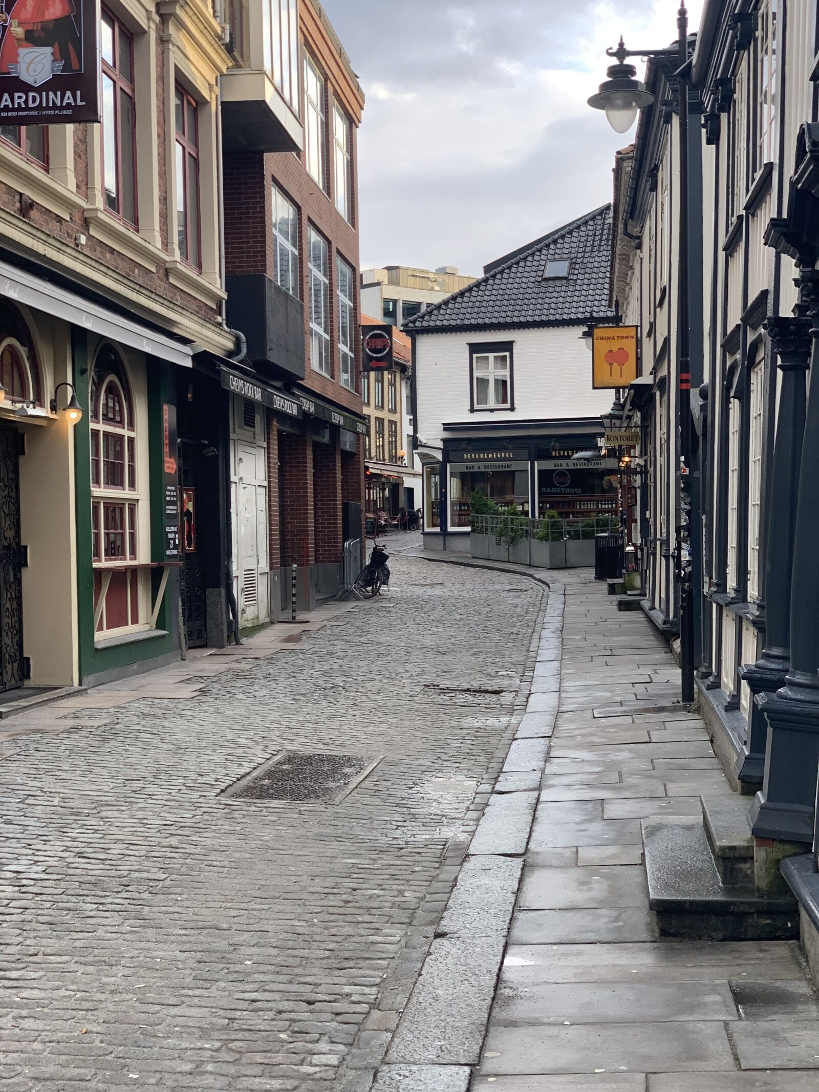 iPhone XS back dual camera 6mm f/2.4 sample photo. Old stavanger, old shopping photography