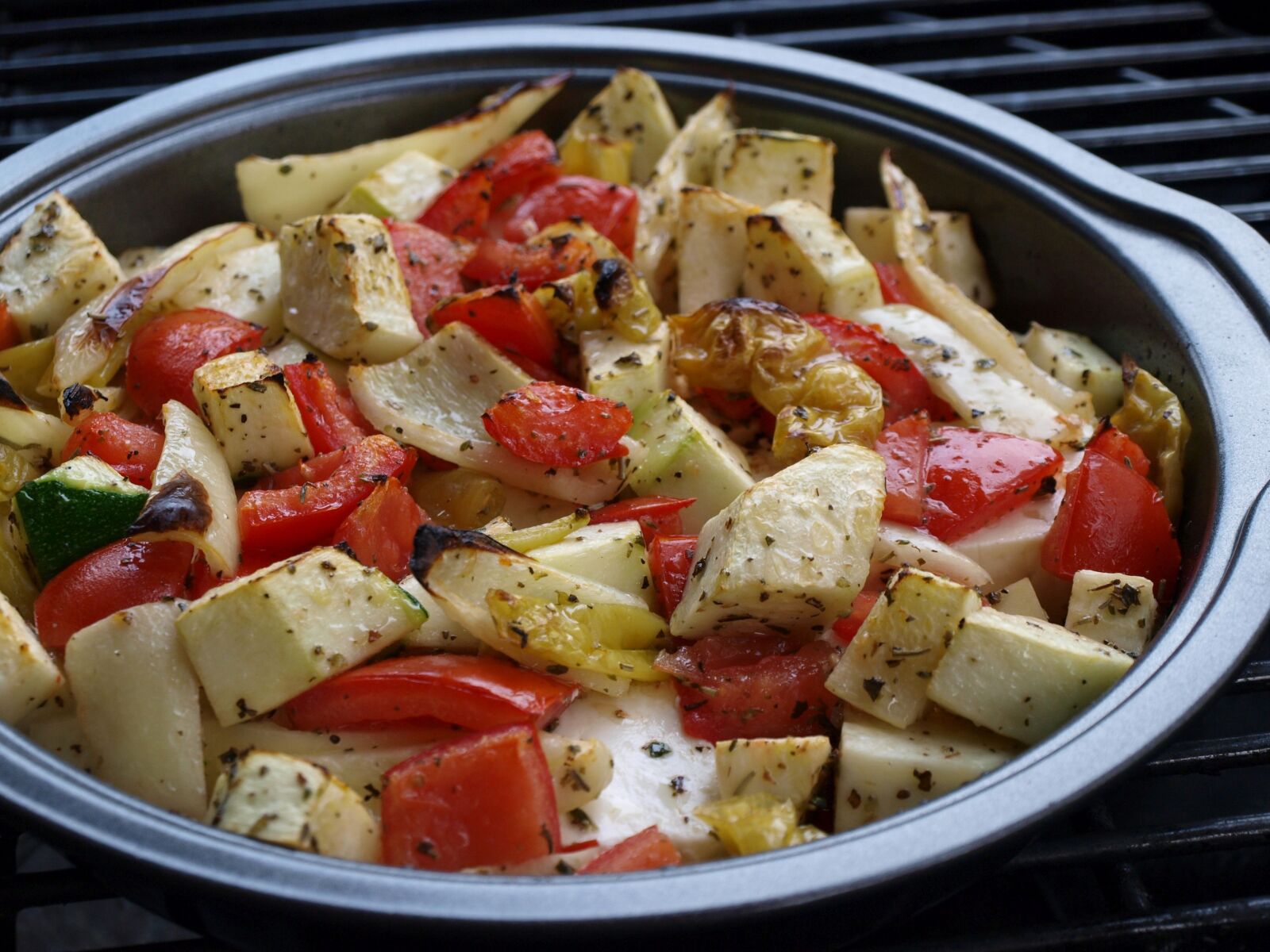 Olympus E-420 (EVOLT E-420) sample photo. Barbecue, cheese, vegetables photography