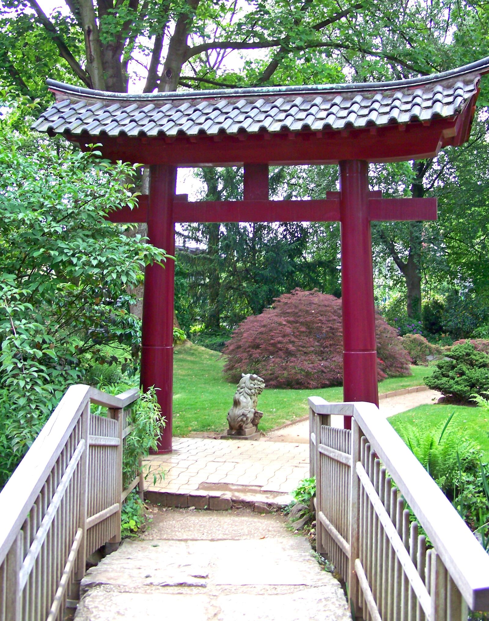 Kodak EASYSHARE Z710 ZOOM DIGITAL CAMERA sample photo. Japan, archway, bridge photography