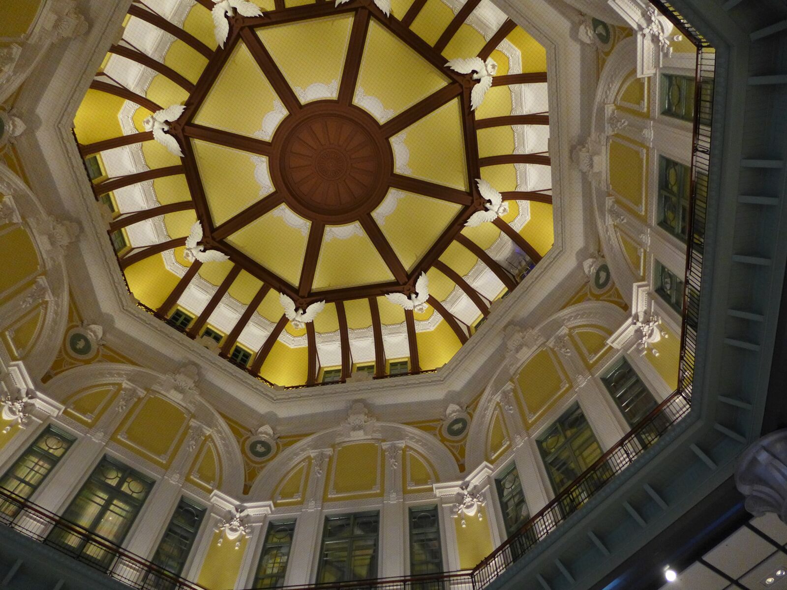 Panasonic Lumix DMC-LX7 sample photo. Tokyo station, dome, relief photography