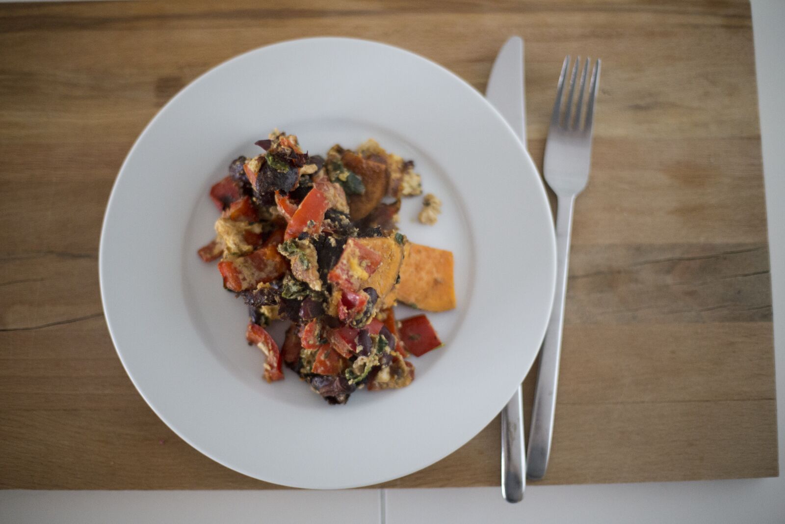 Canon EOS 6D + Canon EF 50mm F1.4 USM sample photo. Bell, pepper, board, cooked photography