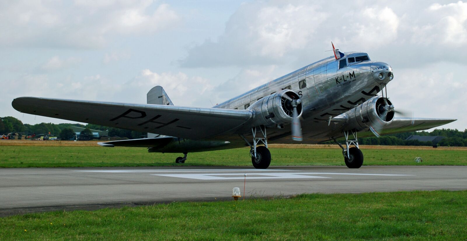 Nikon D50 sample photo. Uiver, plane, aircraft photography