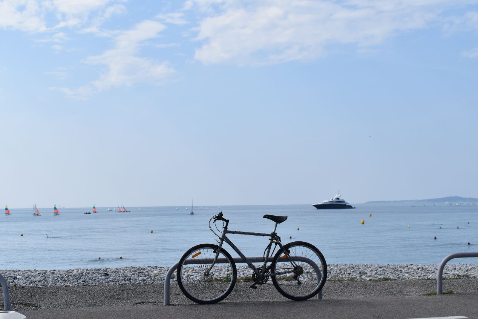 Nikon D5600 sample photo. Bicycle, sea, summer photography