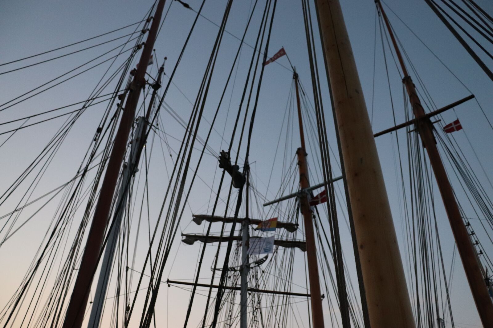Canon EOS 200D (EOS Rebel SL2 / EOS Kiss X9) sample photo. Sailing vessel, mast, sail photography