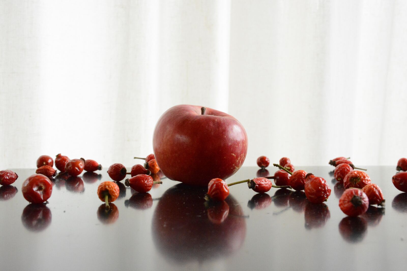Nikon D5200 sample photo. Still life, autumn, apple photography