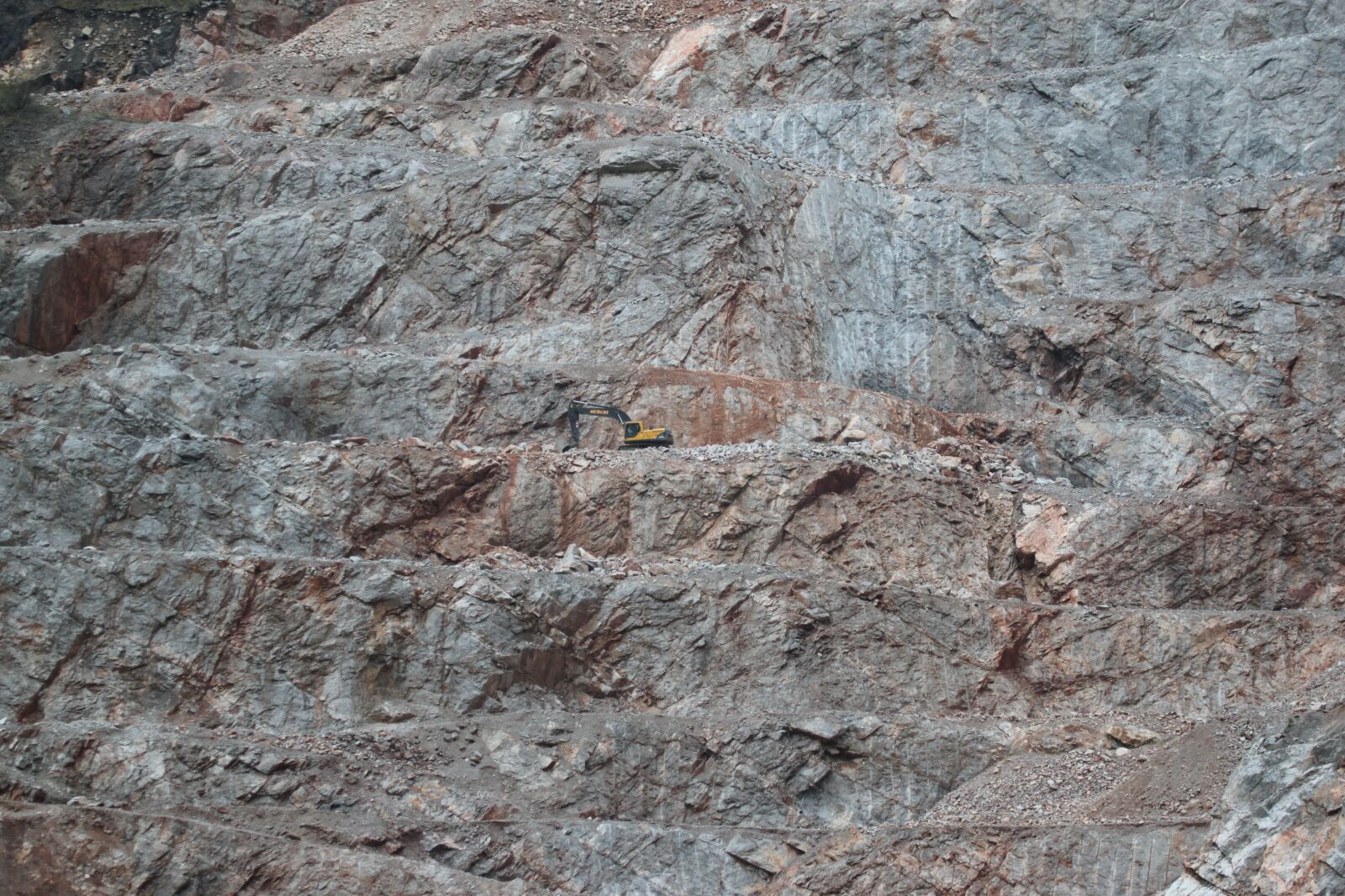Canon EOS 500D (EOS Rebel T1i / EOS Kiss X3) sample photo. Quarry, stones, material photography