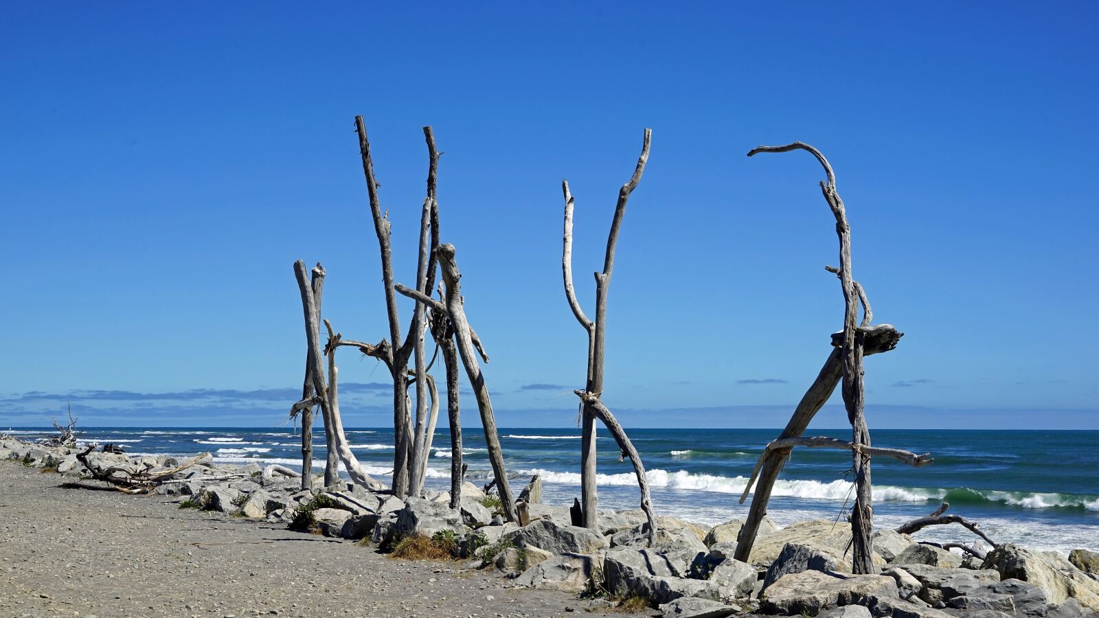 Sony a7 + Sony FE 24-240mm F3.5-6.3 OSS sample photo. Hokitika beach, coast, beach photography