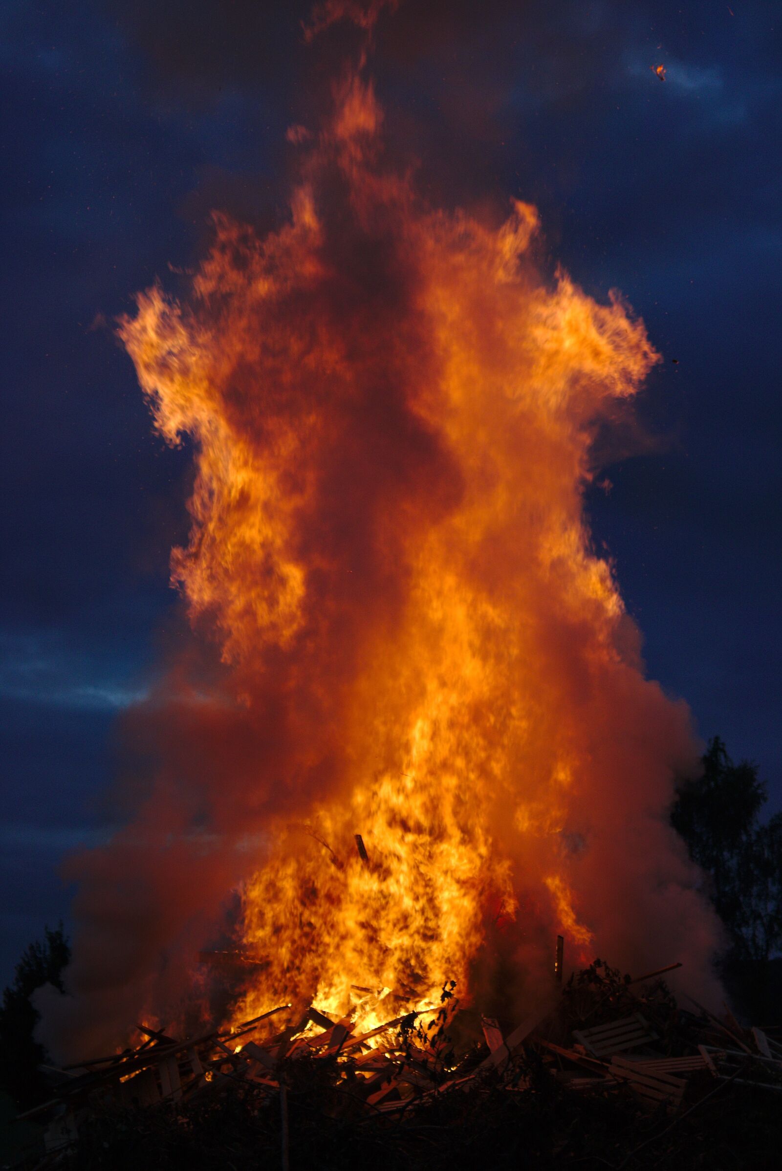 Canon EOS 750D (EOS Rebel T6i / EOS Kiss X8i) sample photo. Fire, sky, flame photography