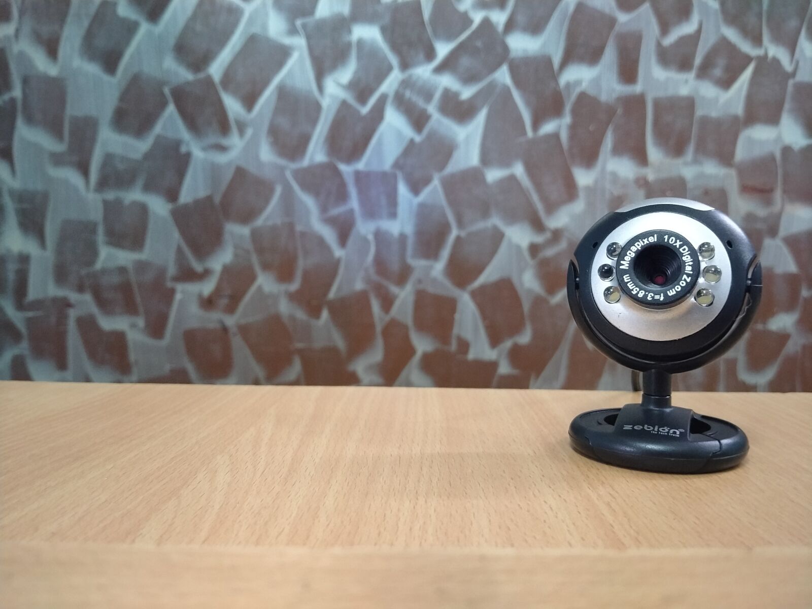 OPPO A5 2020 sample photo. Black webcam, black camera photography