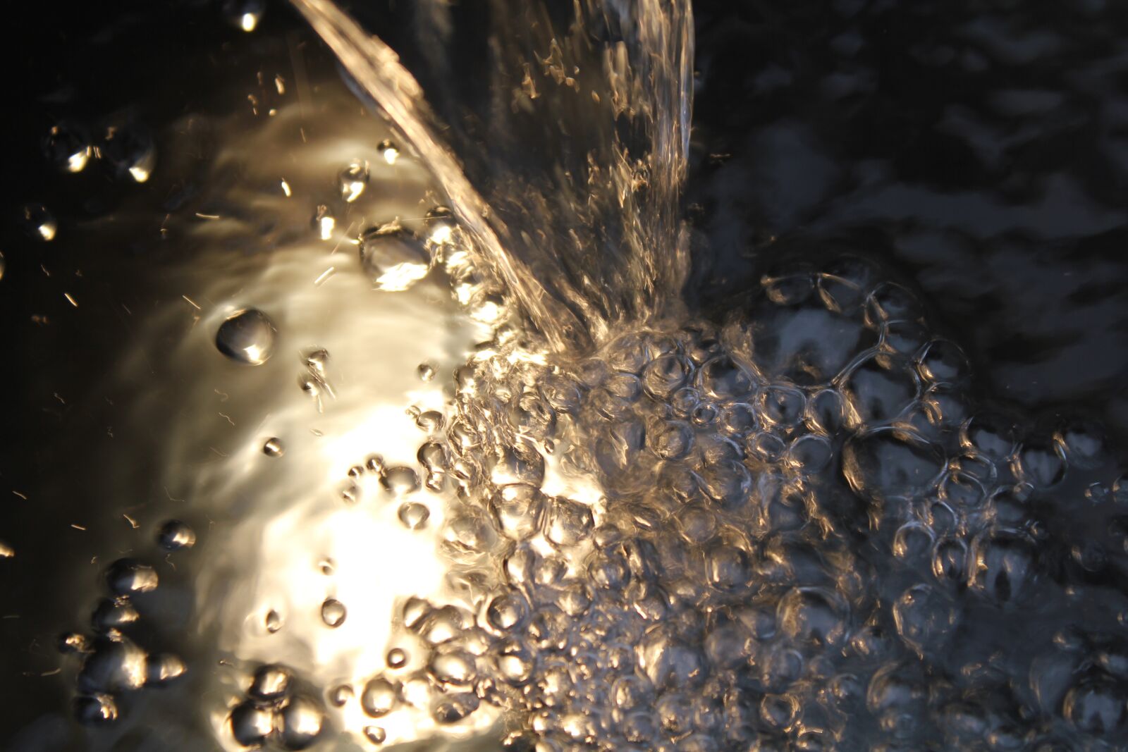 Canon EOS 550D (EOS Rebel T2i / EOS Kiss X4) sample photo. Water, drop of water photography