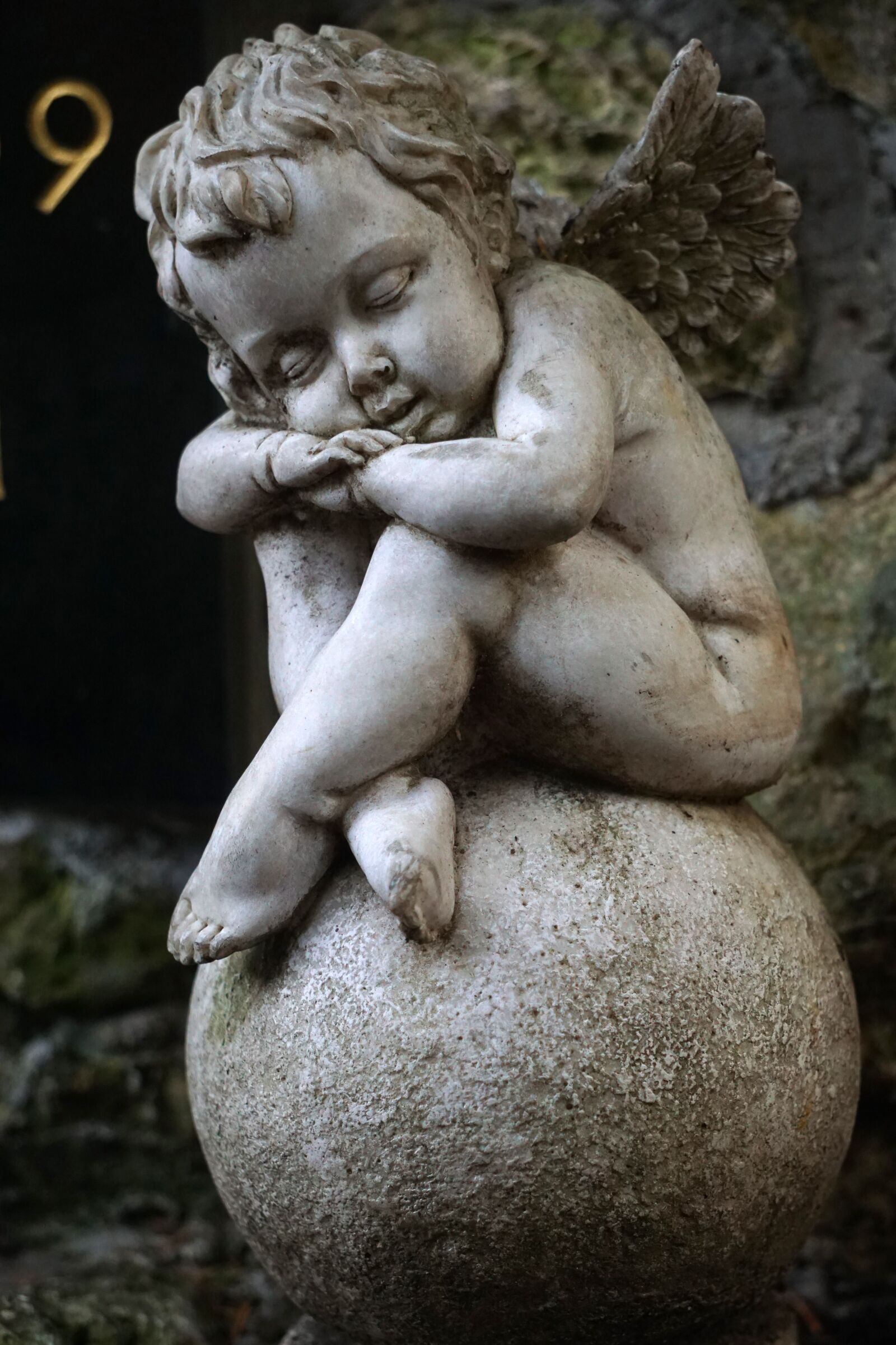Sony E 55-210mm F4.5-6.3 OSS sample photo. Angel, angel figure, grave photography
