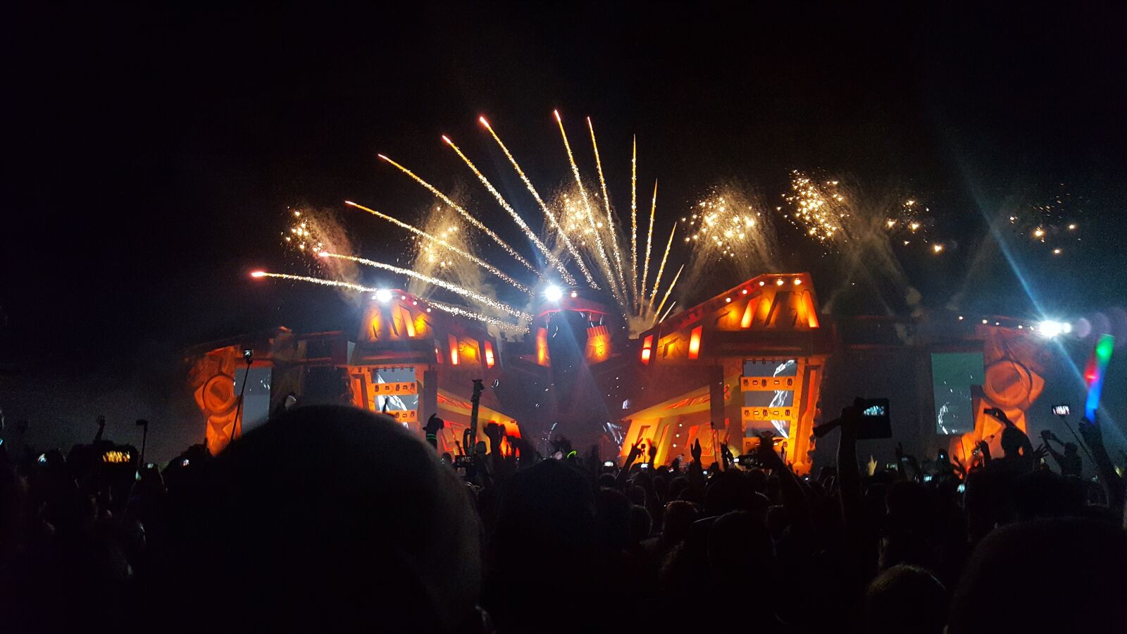 Samsung Galaxy S6 sample photo. Festival, let it roll photography