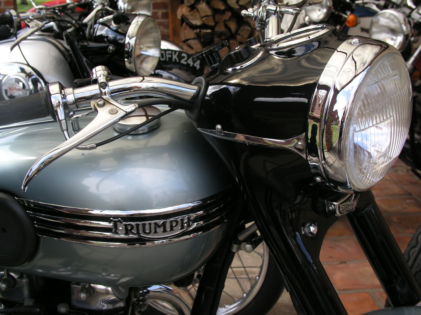 Olympus C5050Z sample photo. Motorbike, triumph, vintage photography