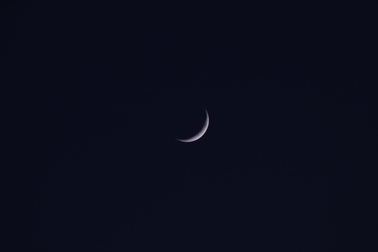 Tamron AF 70-300mm F4-5.6 Di LD Macro sample photo. Crescent, crescent, moon, moon photography