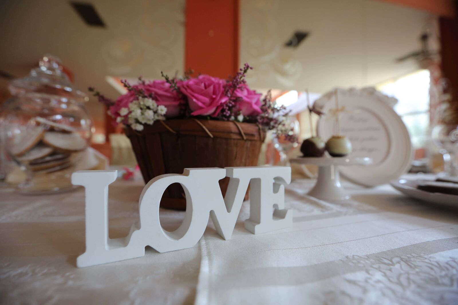 Canon EF 16-35mm F2.8L II USM sample photo. Dining area, flower bud photography