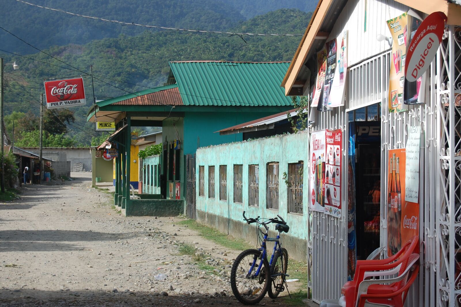 Nikon D40 sample photo. Honduras, stores, road photography