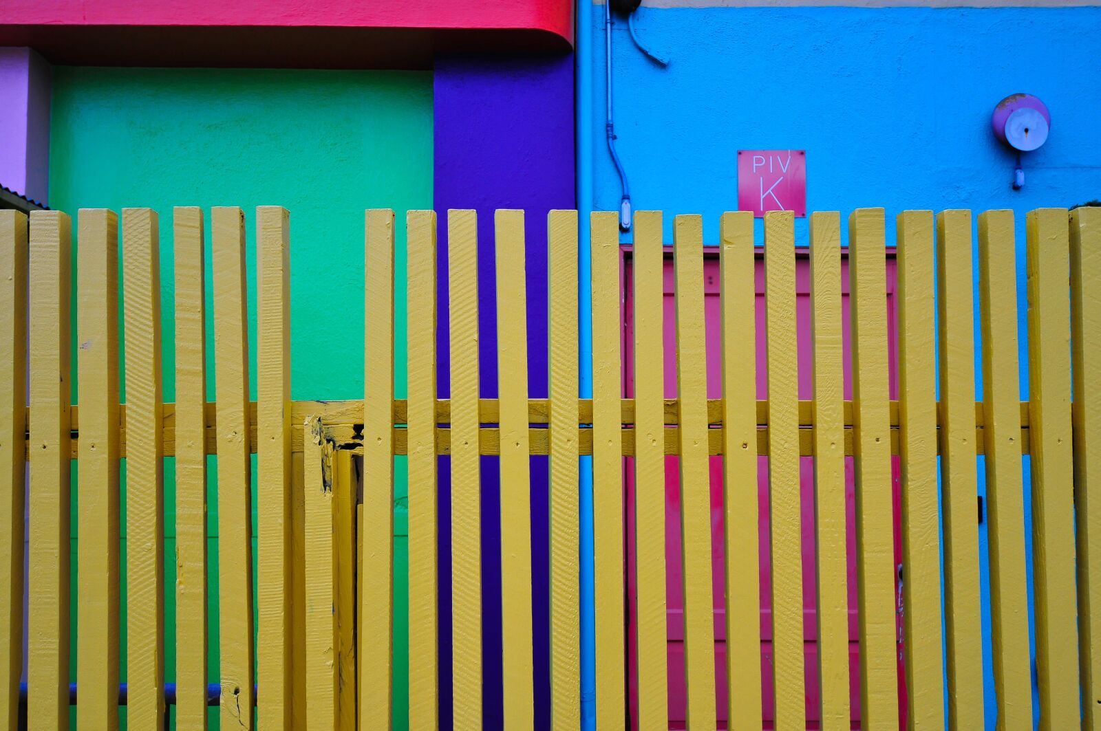 Nikon D300 sample photo. Fence, house, home photography