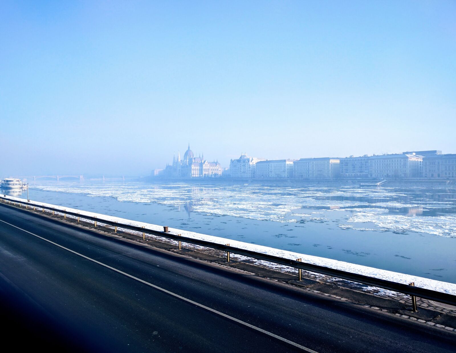 LG Nexus 5X sample photo. Budapest, danube, winter photography
