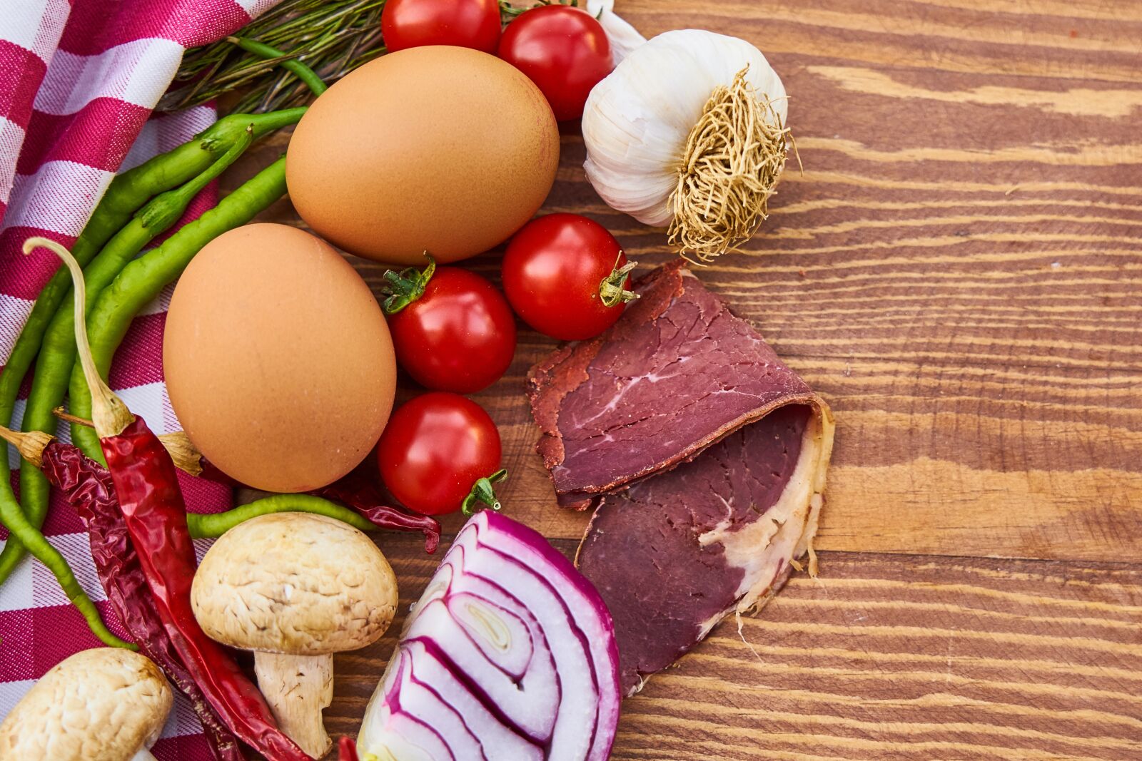 Sony a7R II sample photo. Egg, onion, garlic photography