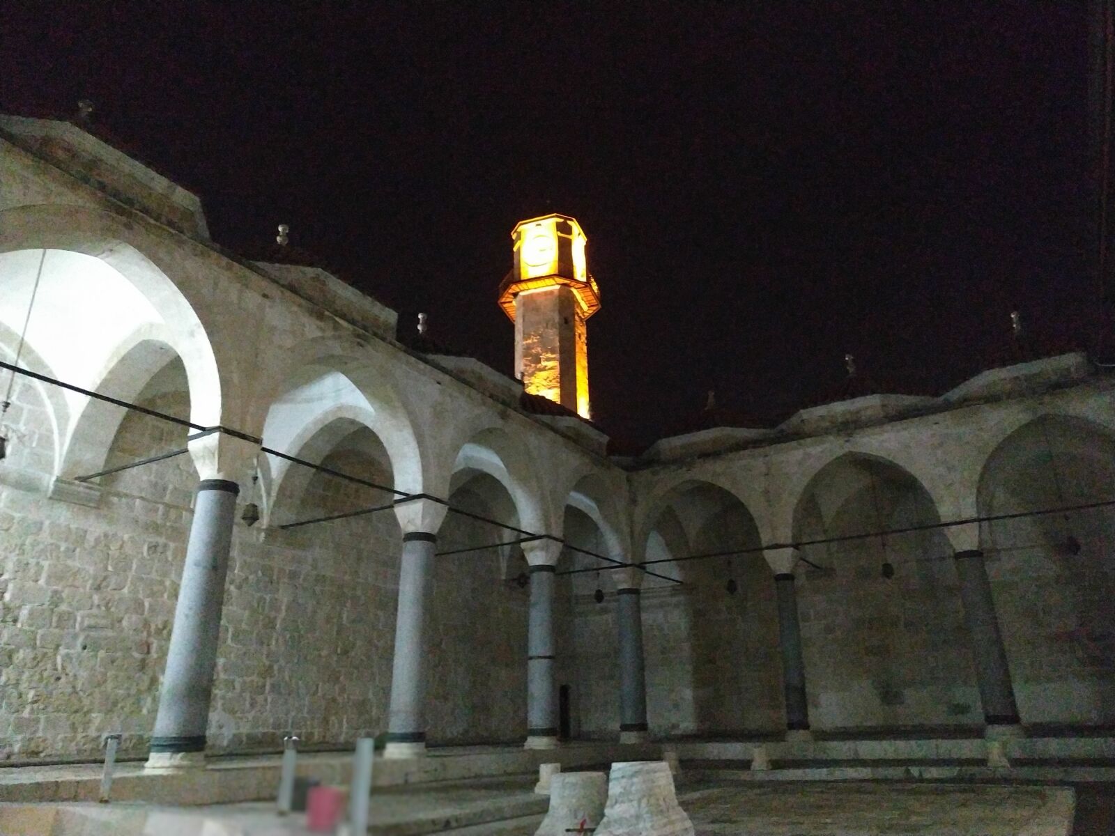 Xiaomi Redmi Note 6 Pro sample photo. Cami, night, city photography