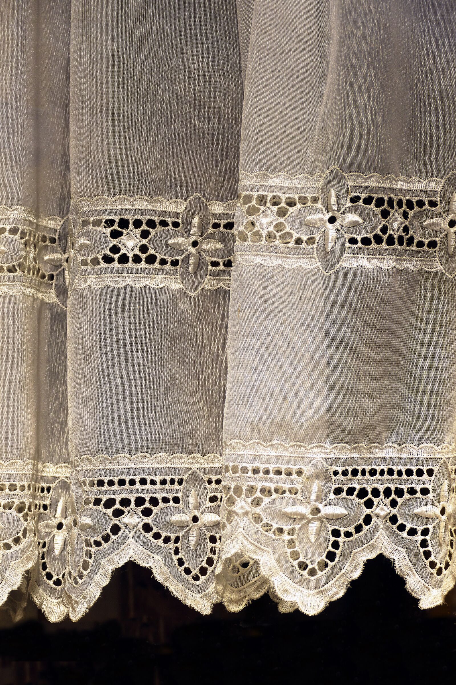 Panasonic Lumix DMC-FZ1000 sample photo. Curtain, window, fabric photography