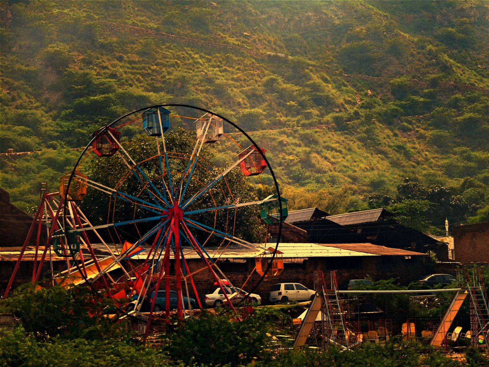 Sony Cyber-shot DSC-H300 sample photo. Ferris wheel, park, greenery photography
