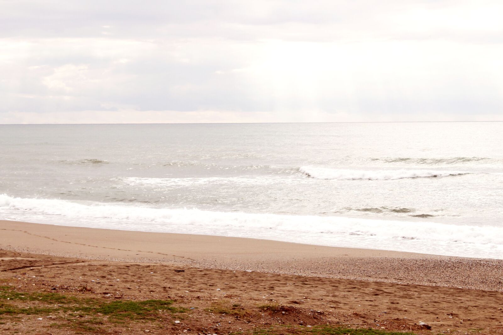 Canon EOS 1300D (EOS Rebel T6 / EOS Kiss X80) sample photo. Beach, sea, clouds photography