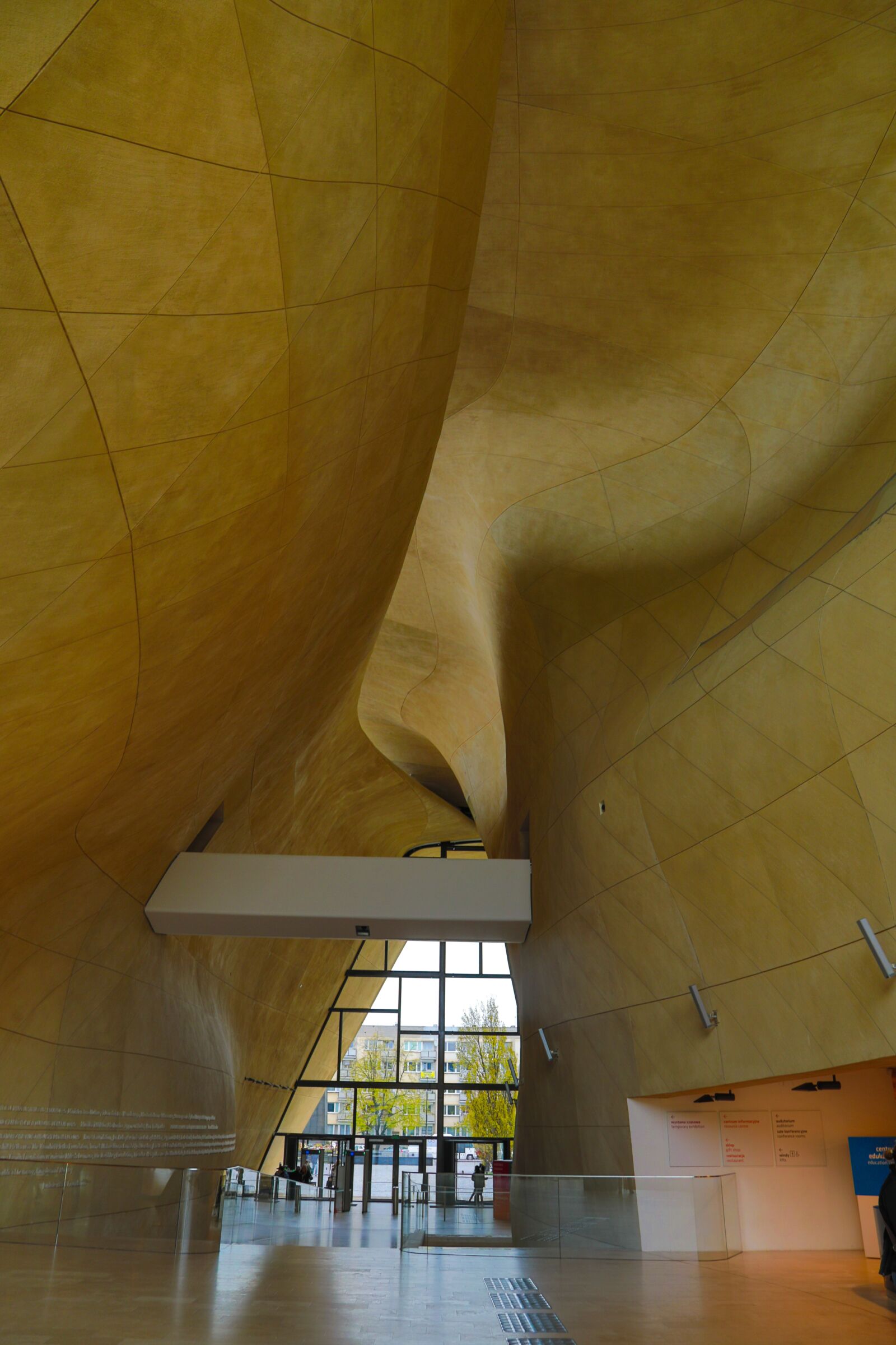 Canon EOS 5D Mark IV sample photo. Museum, warsaw, poland photography