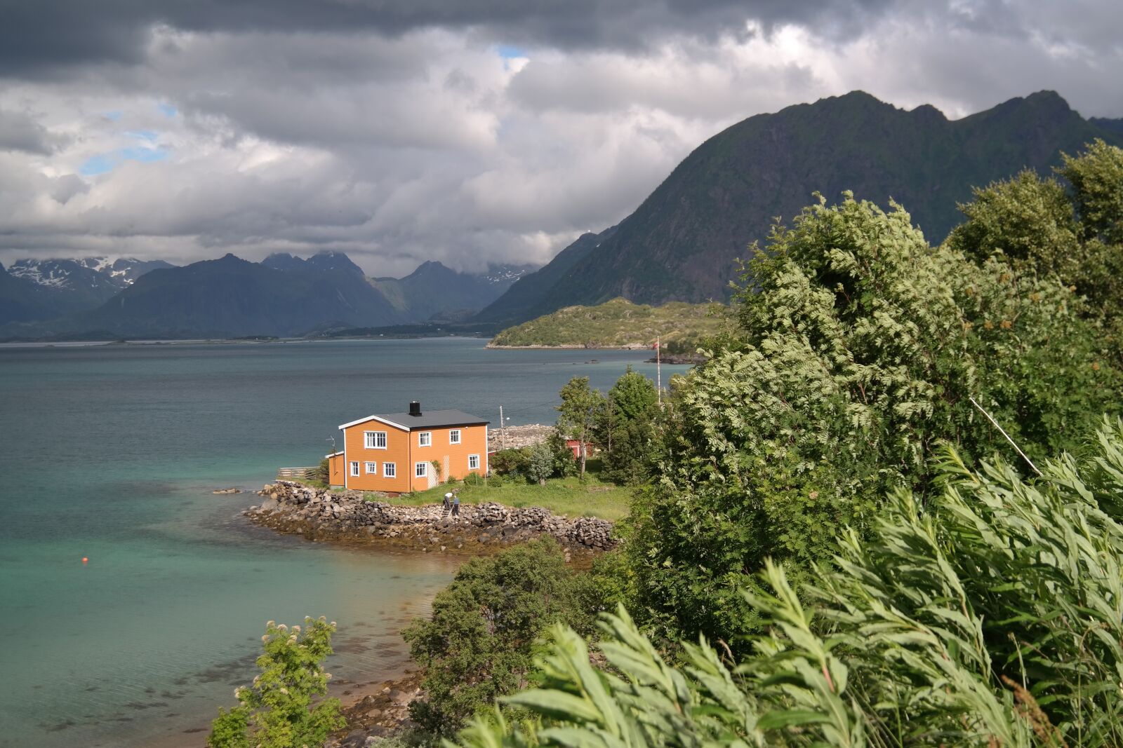 Samsung NX300 sample photo. House, landscape, water photography