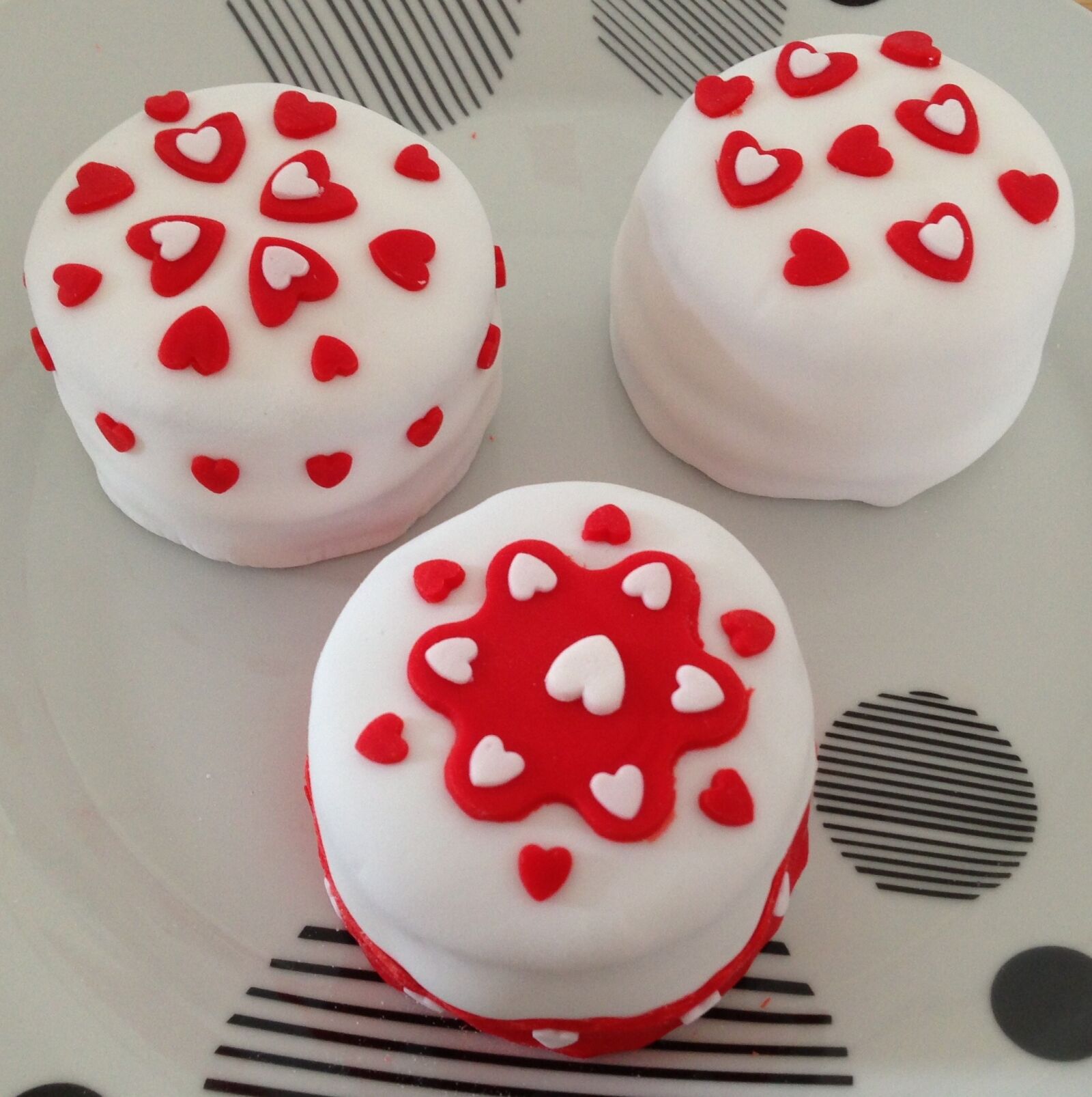 Apple iPhone 5 sample photo. St valentin, heart, cake photography