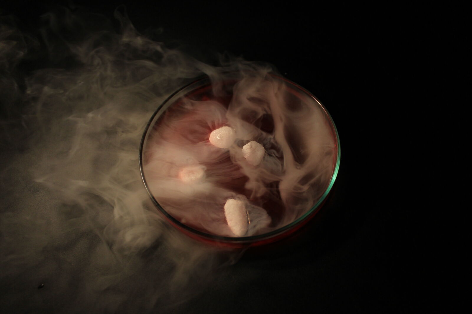 Canon EOS 1200D (EOS Rebel T5 / EOS Kiss X70 / EOS Hi) sample photo. Colored, smoke, smoke photography