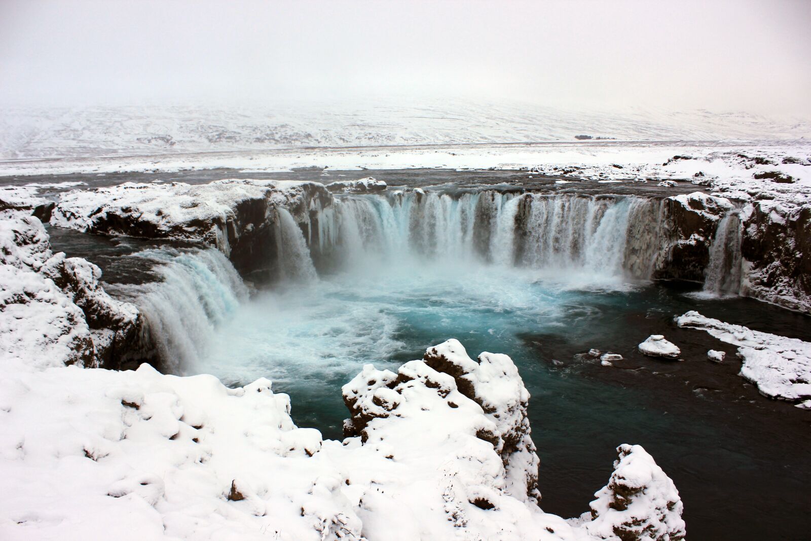 Canon EOS 550D (EOS Rebel T2i / EOS Kiss X4) sample photo. Waterfall, blue, snow photography