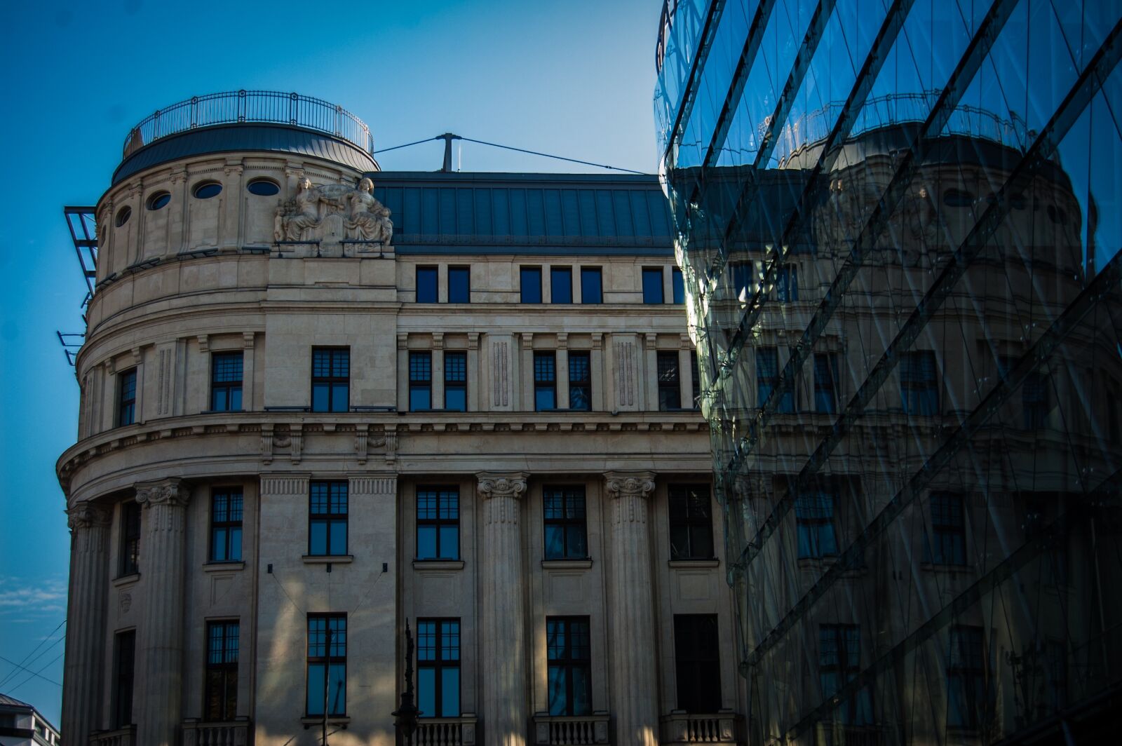 Nikon D40 sample photo. Budapest, reflected, building photography