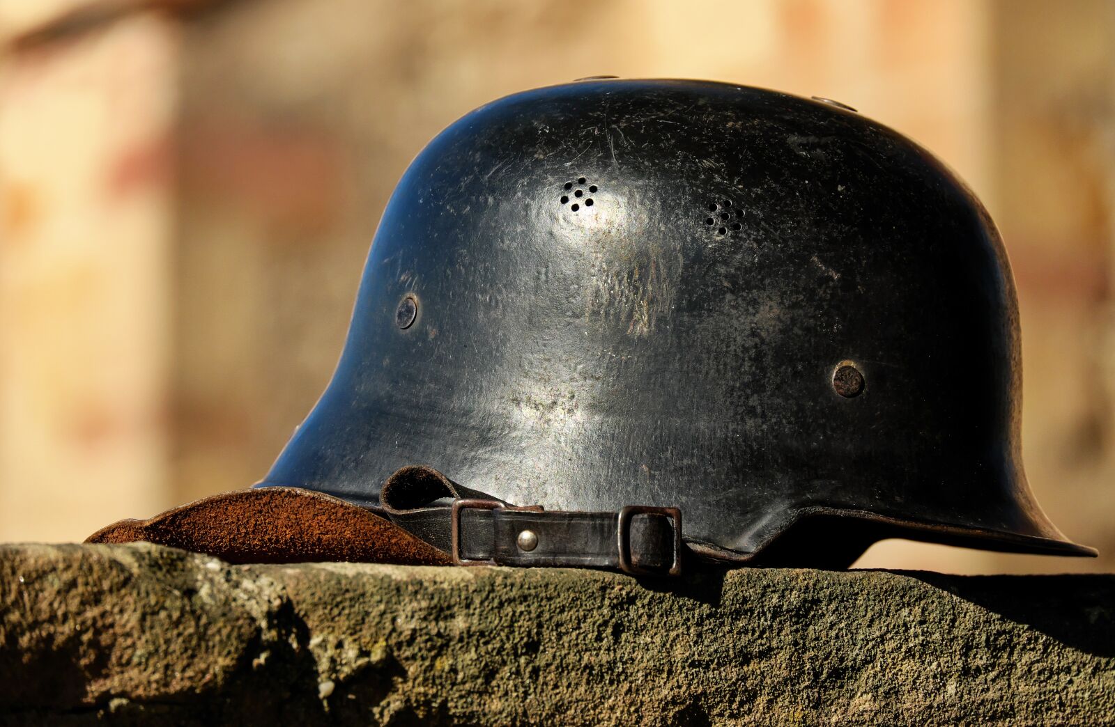 Fujifilm X-T10 + Fujifilm XC 50-230mm F4.5-6.7 OIS sample photo. Stahlhelm, war, harmony photography
