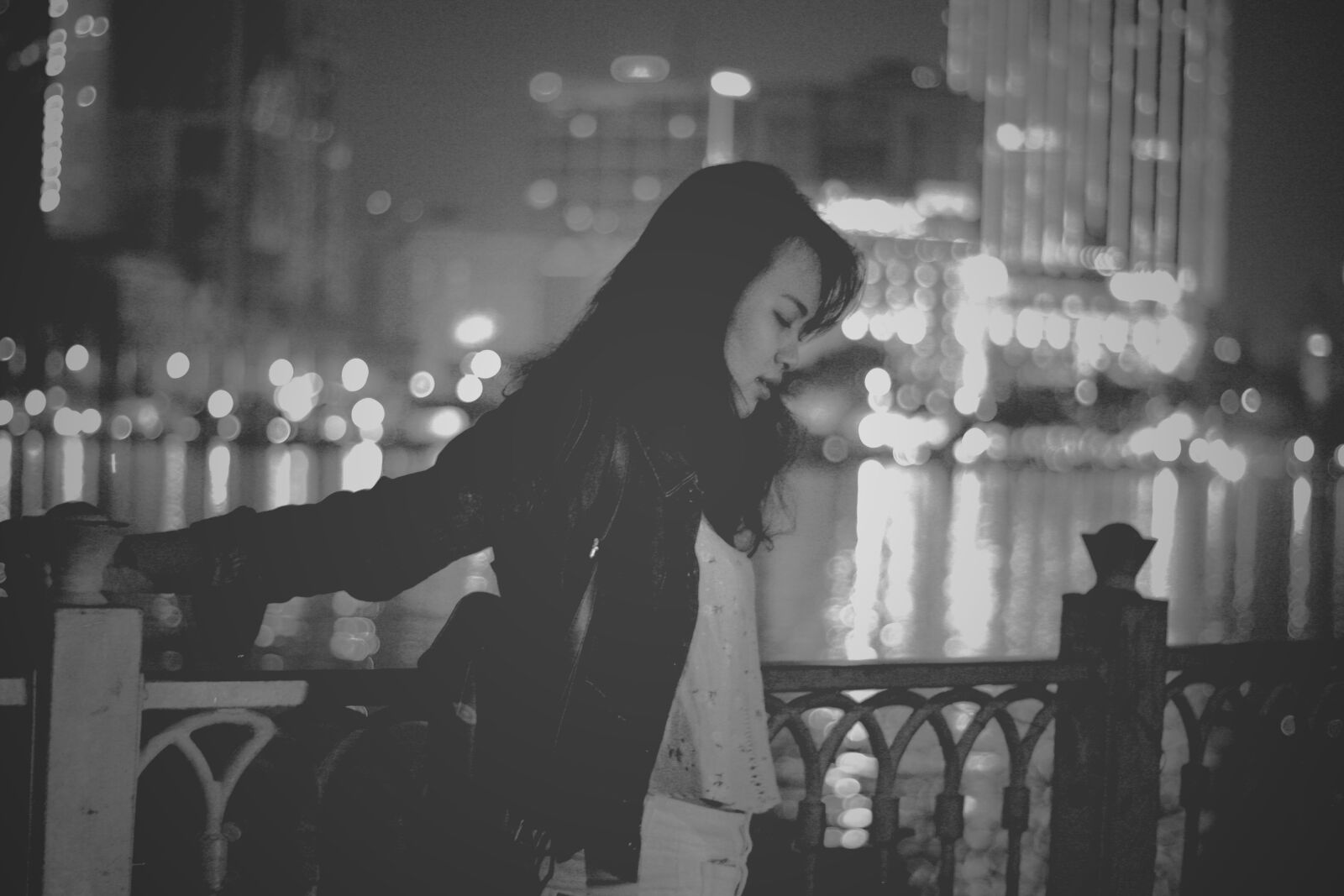 Canon EOS 40D sample photo. Young, woman, using, smart photography