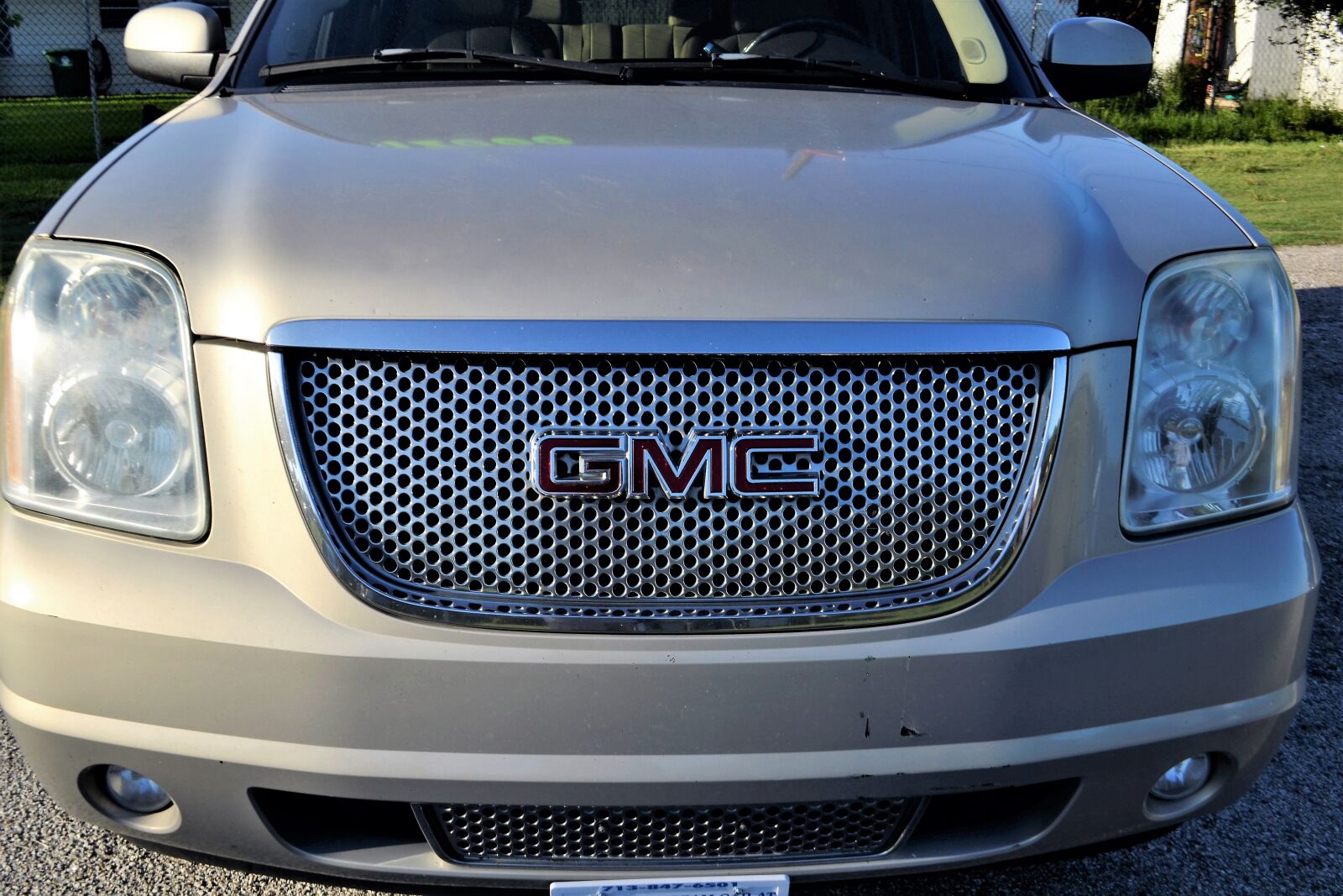 Nikon D3100 sample photo. Gmc yukon truck grill photography