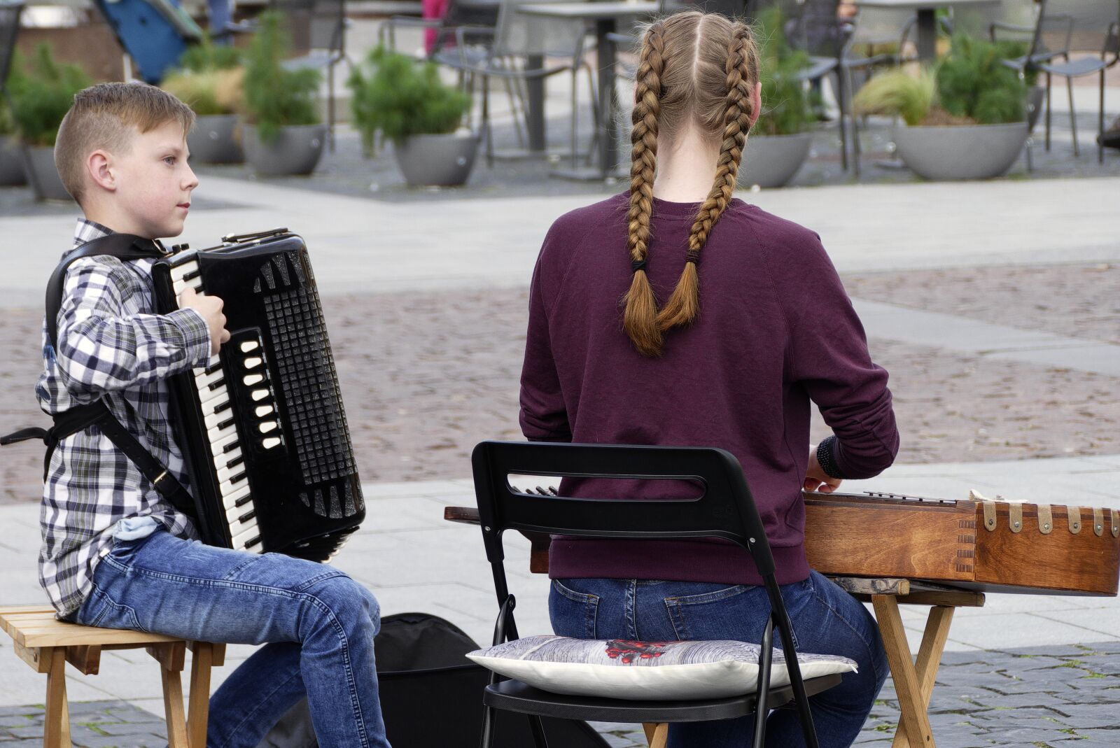 Panasonic Lumix DMC-FZ1000 sample photo. Street music, music, young photography