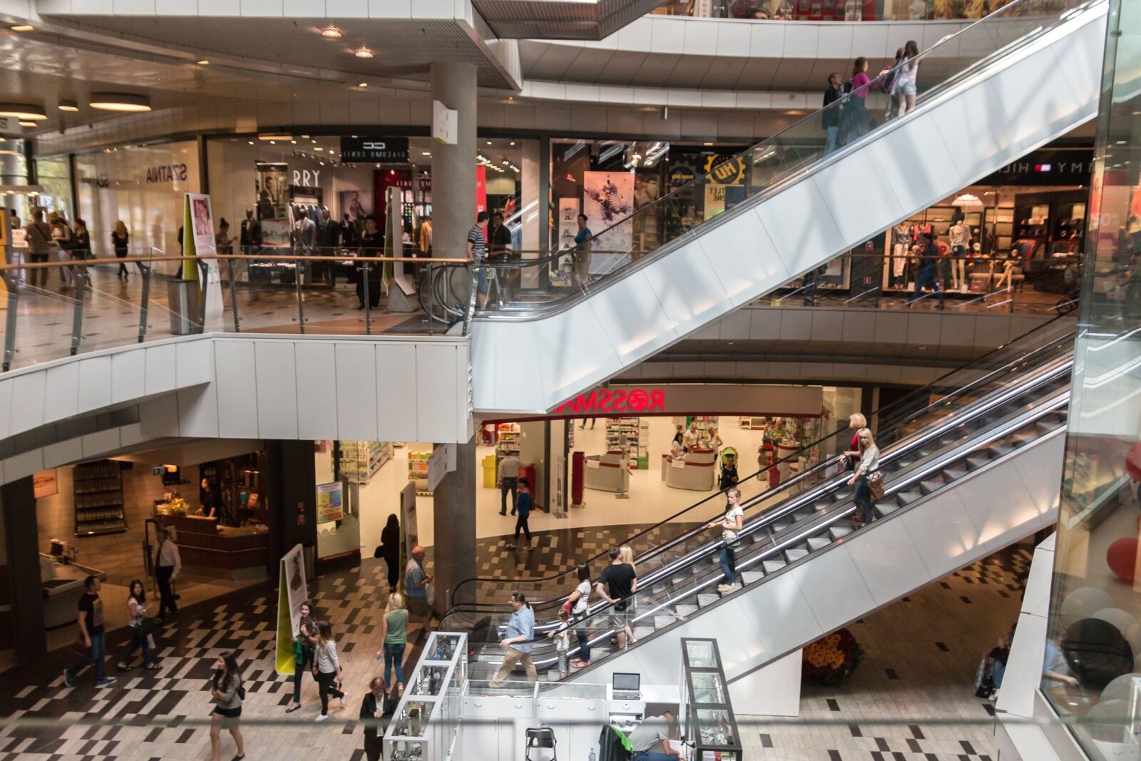 Canon EOS 70D sample photo. Shopping center, people, shop photography