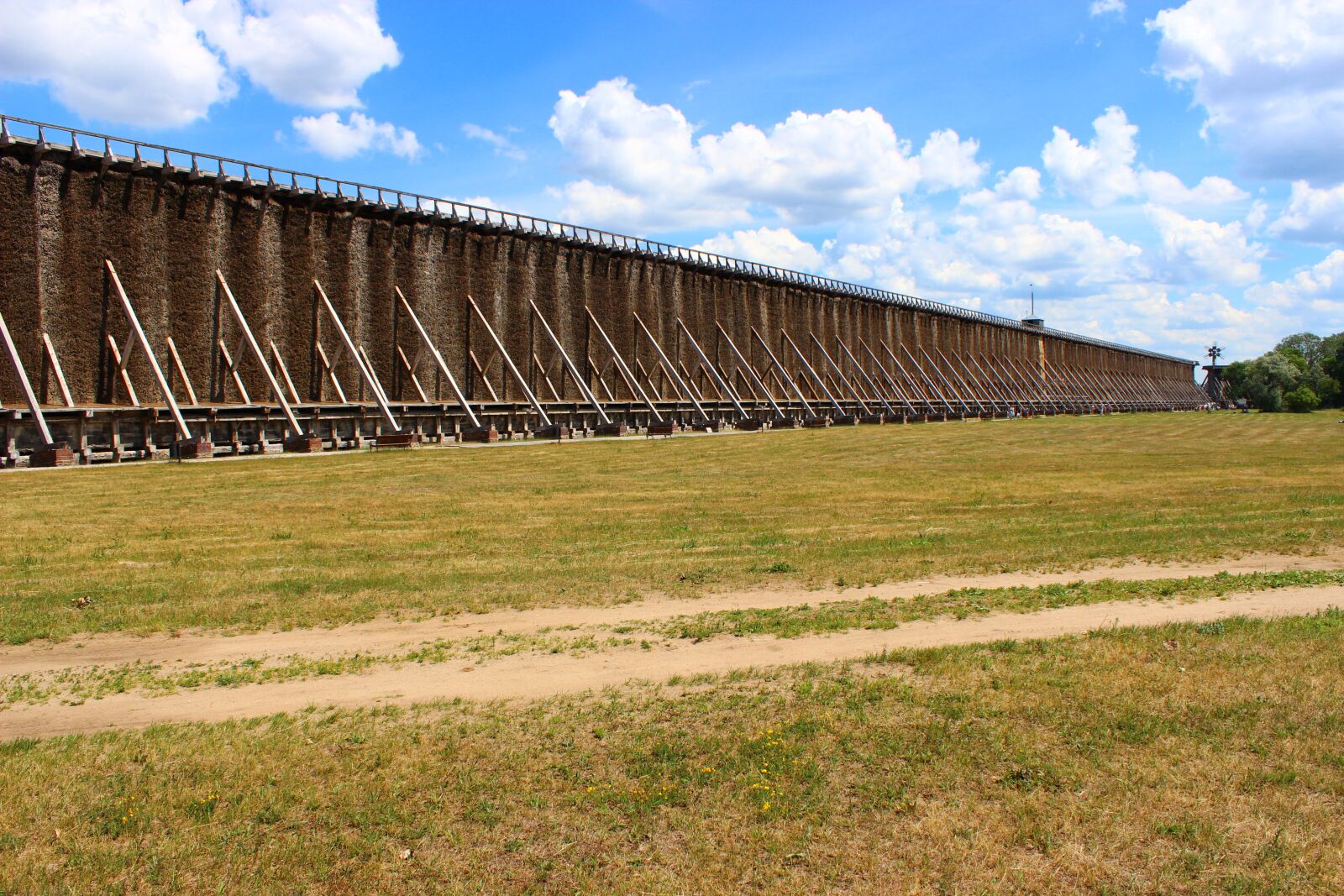 Canon EOS 600D (Rebel EOS T3i / EOS Kiss X5) sample photo. Ciechocinek, cooling towers, architecture photography
