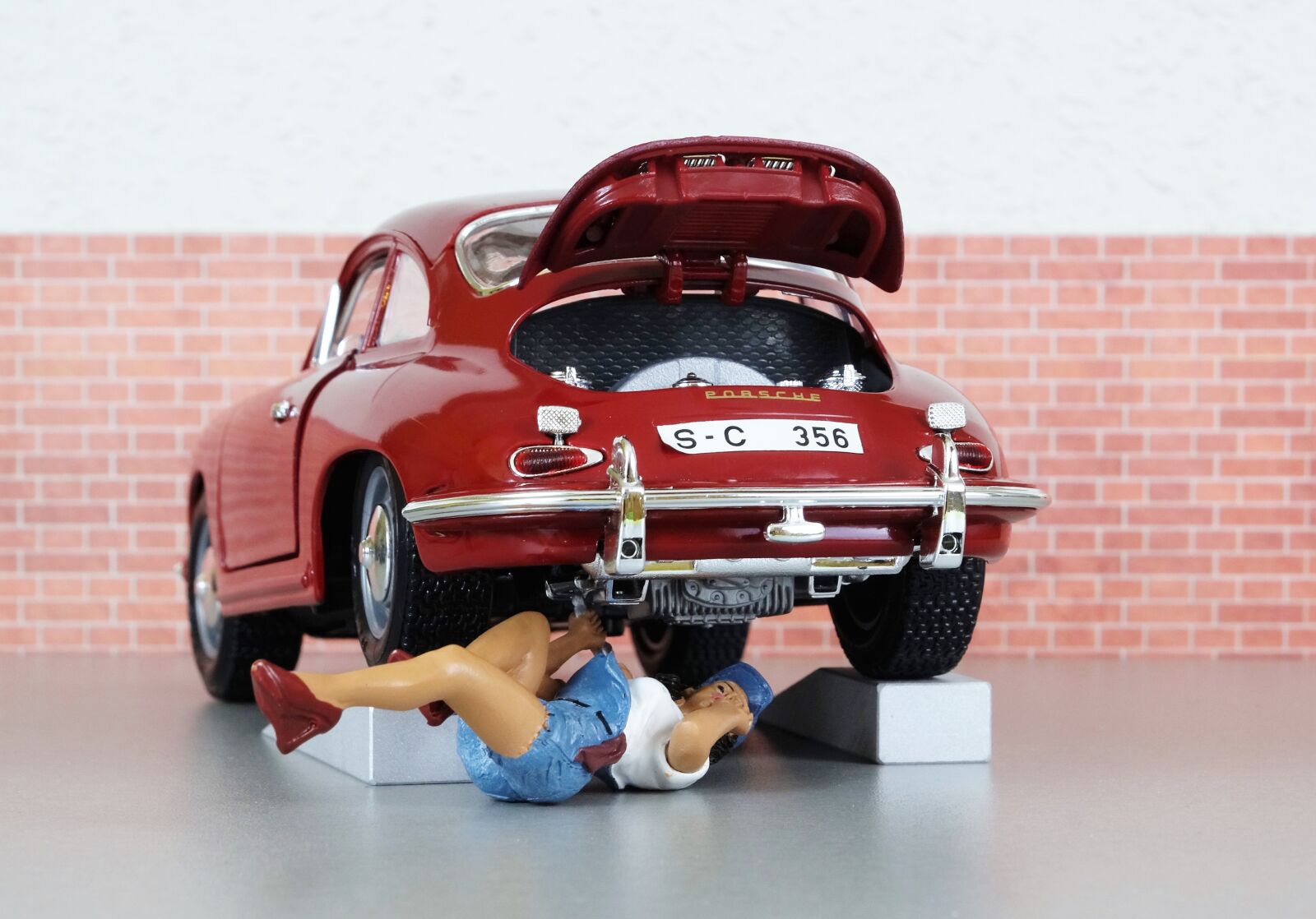 Sony DT 18-70mm F3.5-5.6 sample photo. Model car, auto, porsche photography