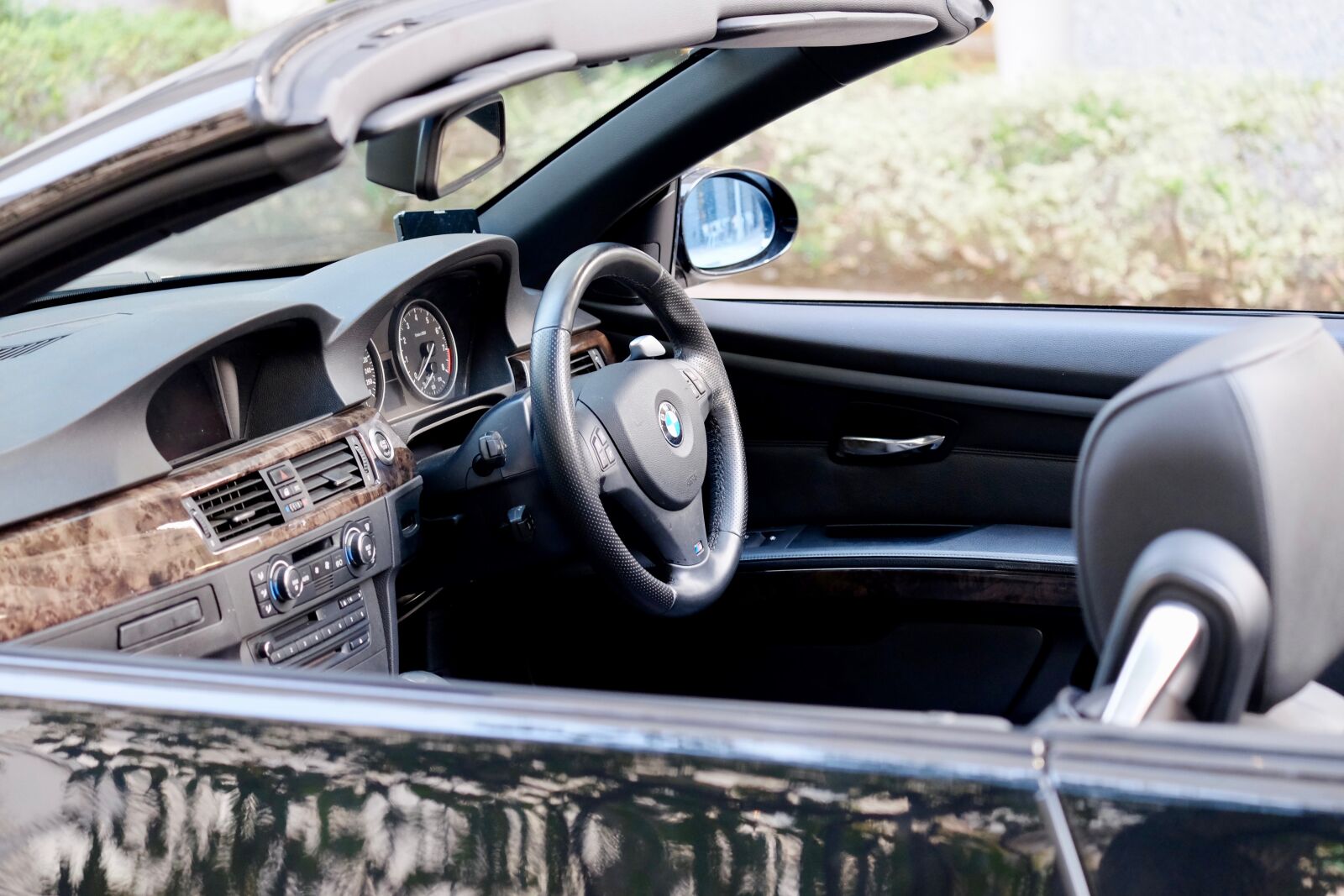 Fujifilm XF 55-200mm F3.5-4.8 R LM OIS sample photo. Open car, handle, dashboard photography