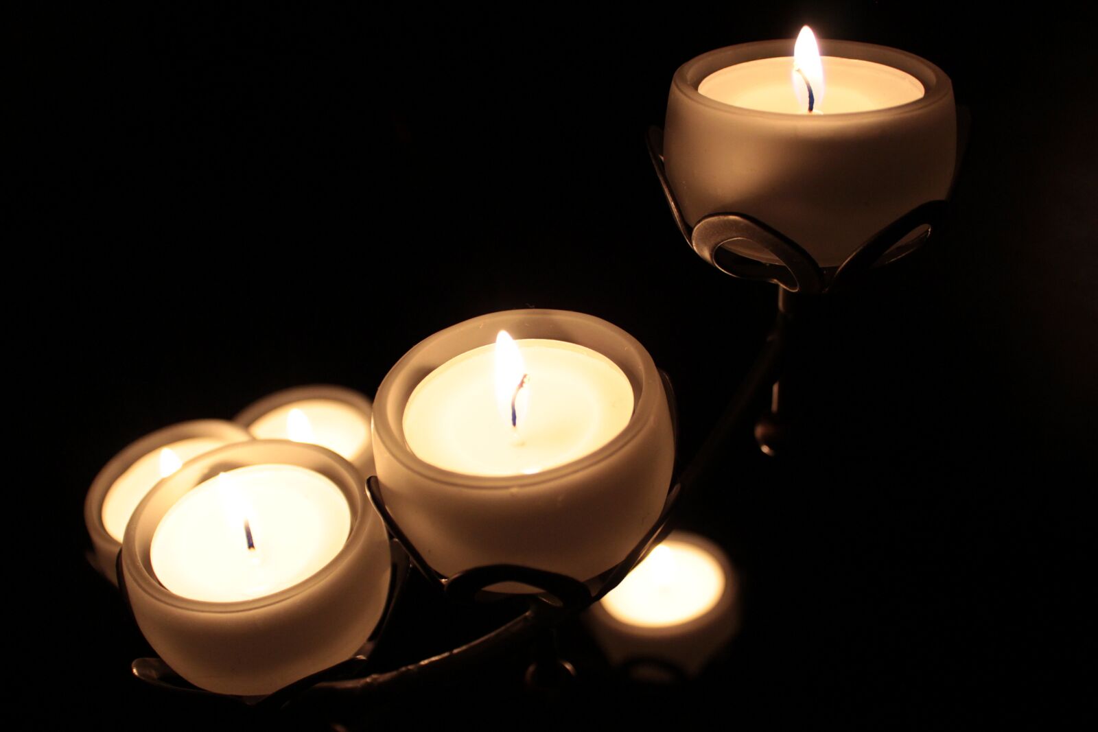 Canon EOS 650D (EOS Rebel T4i / EOS Kiss X6i) sample photo. Candles, candle holders, light photography