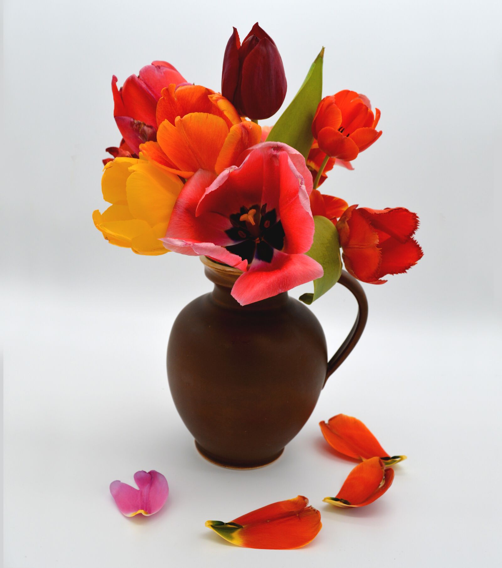 Nikon D3200 sample photo. Tulips, tulip bouquet, vase photography