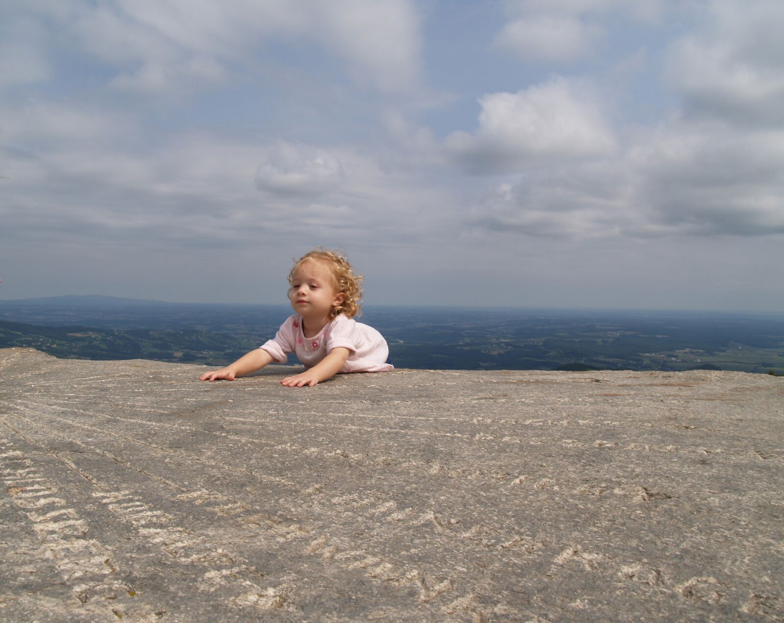 Olympus E-300 (EVOLT E-300) sample photo. Child, girl, mountain photography