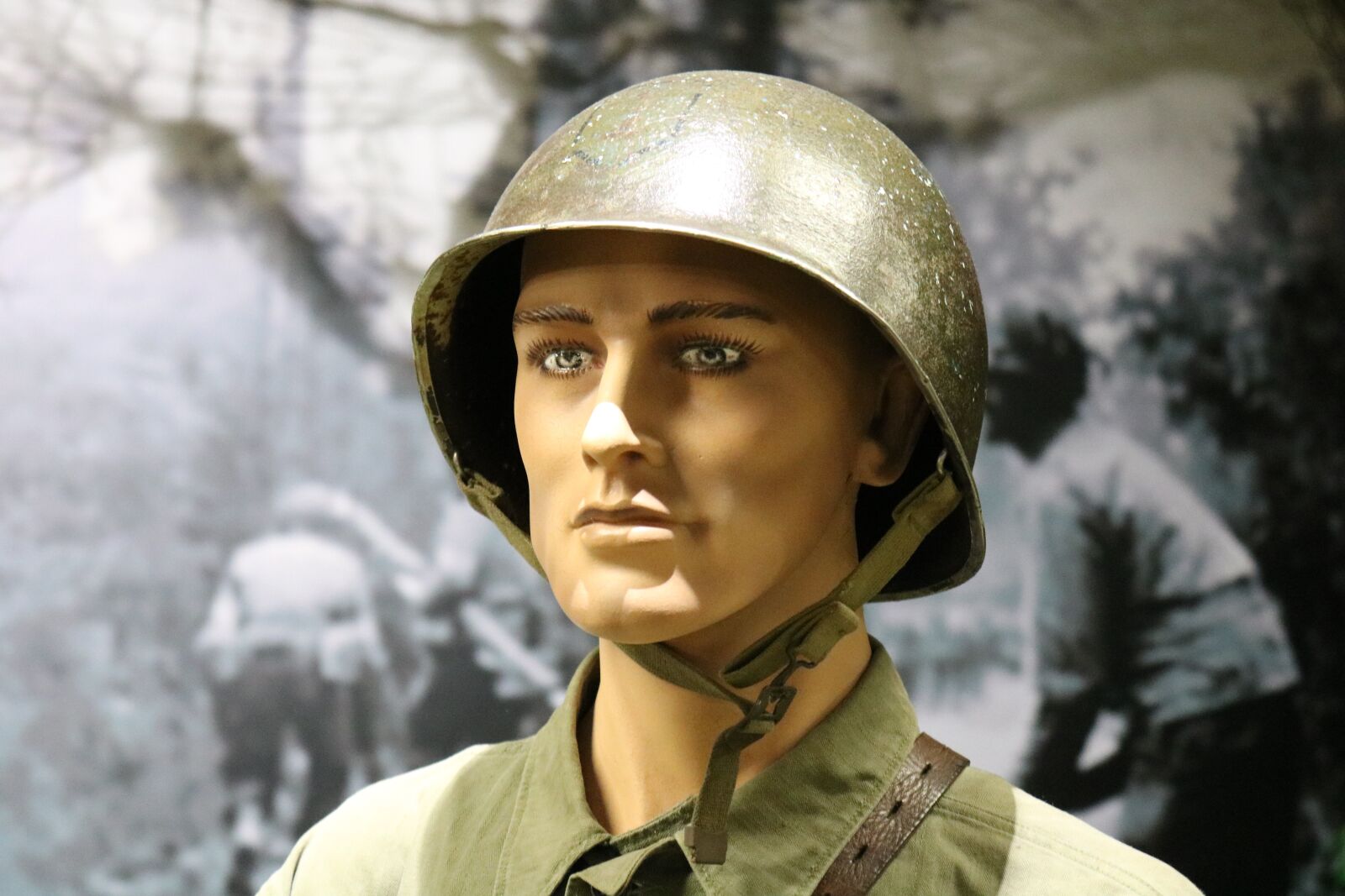 Canon EOS 750D (EOS Rebel T6i / EOS Kiss X8i) sample photo. Soldier, war, helmet photography