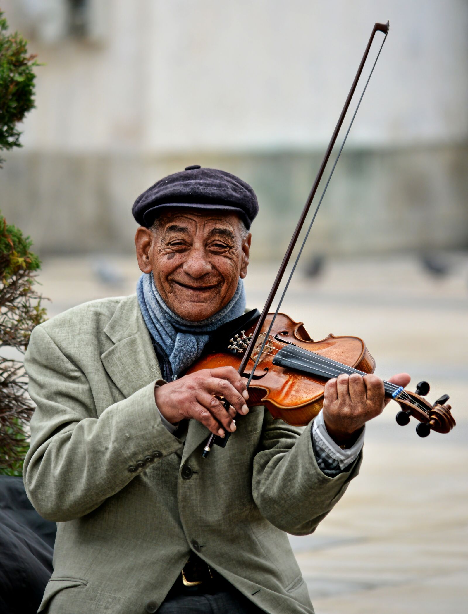 Nikon D5200 sample photo. Street, musician, violinist photography