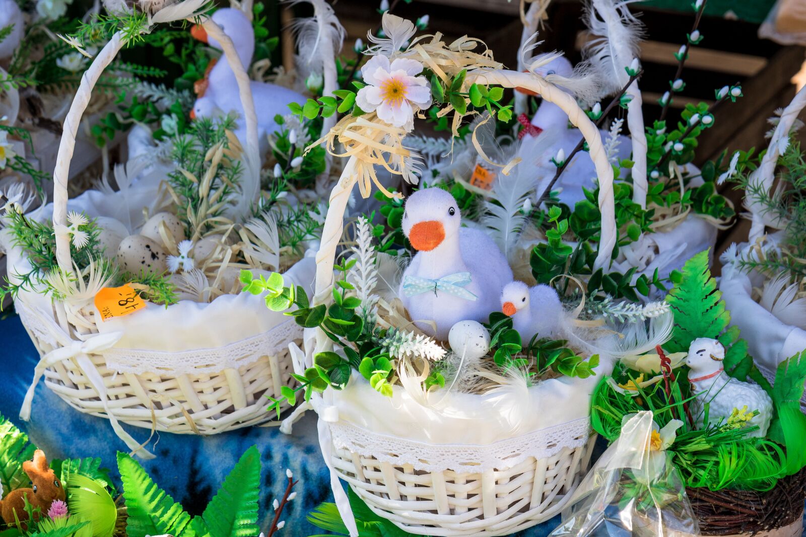 Canon EOS 7D Mark II sample photo. Easter holidays, basket, christmas photography