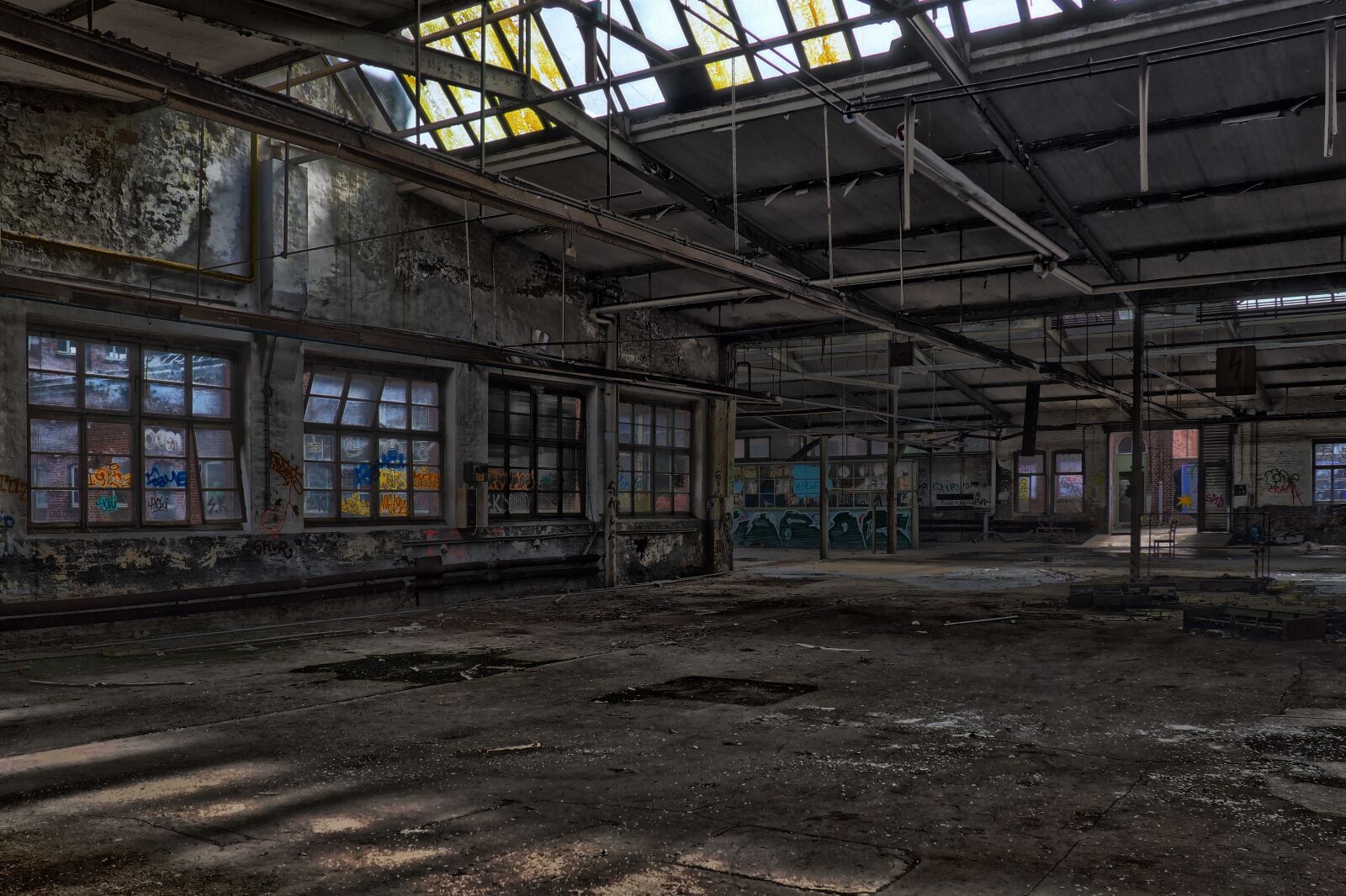 Olympus OM-D E-M10 sample photo. Abandoned, architecture, old photography