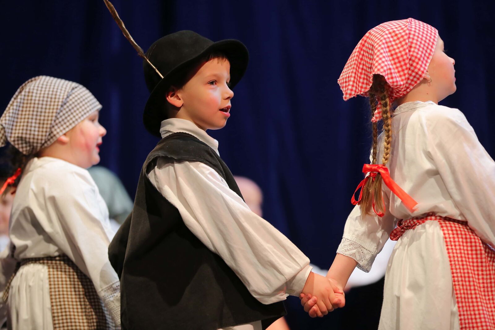 Canon EF 70-200mm F2.8L IS II USM sample photo. Festival, child, dancer, folk photography