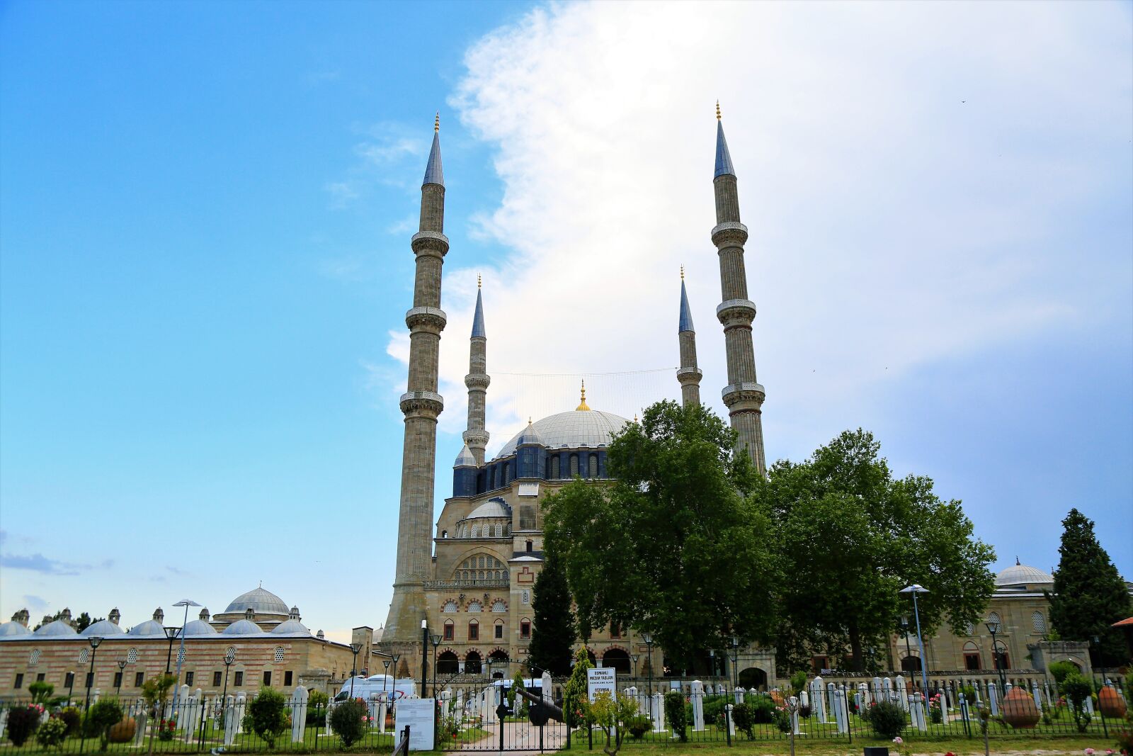 Canon EOS 5D Mark III sample photo. Cami, minaret, islam photography